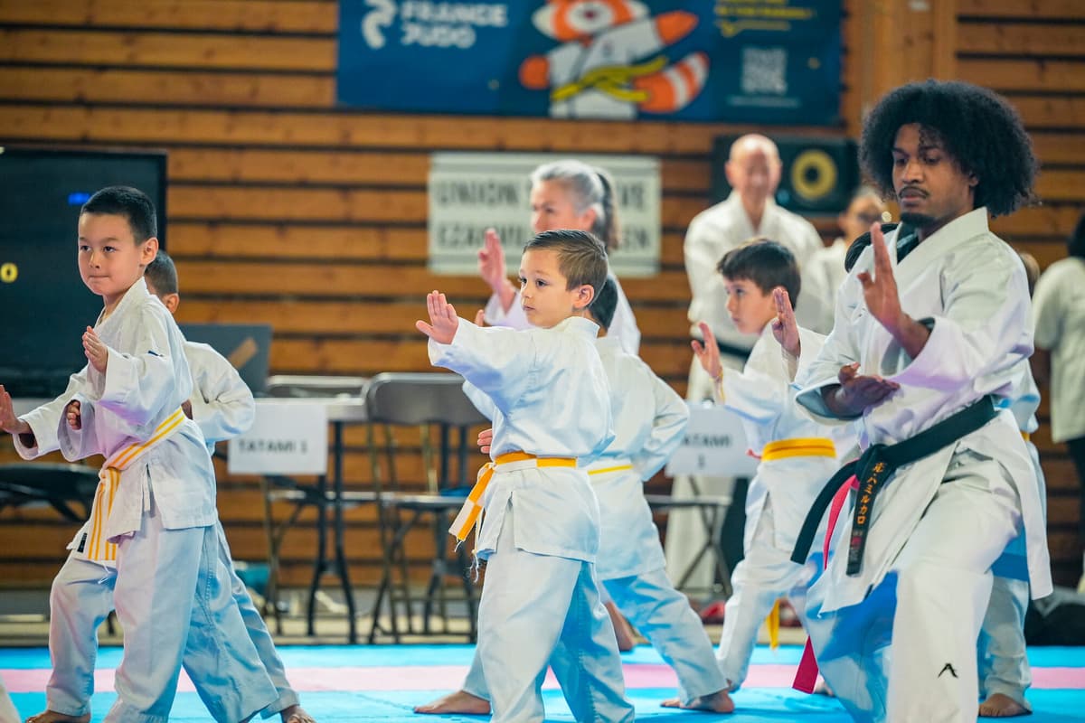 Entraînement de karaté au club USEE Karaté