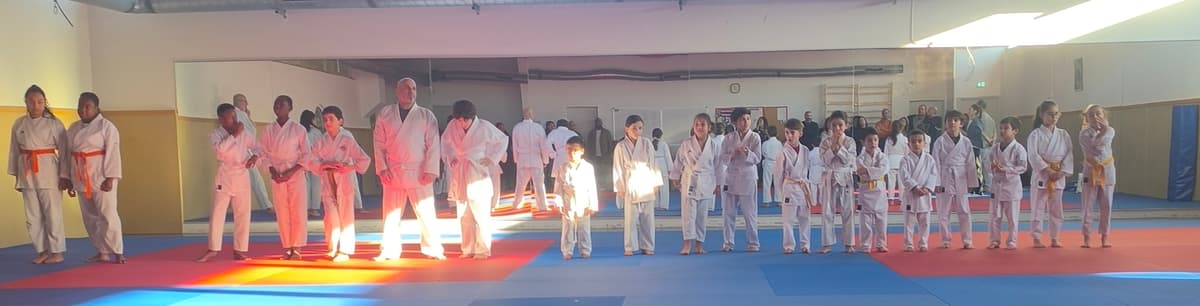 Entraînement de karaté au club USEE Karaté Ézanville Écouen Val d'Oise